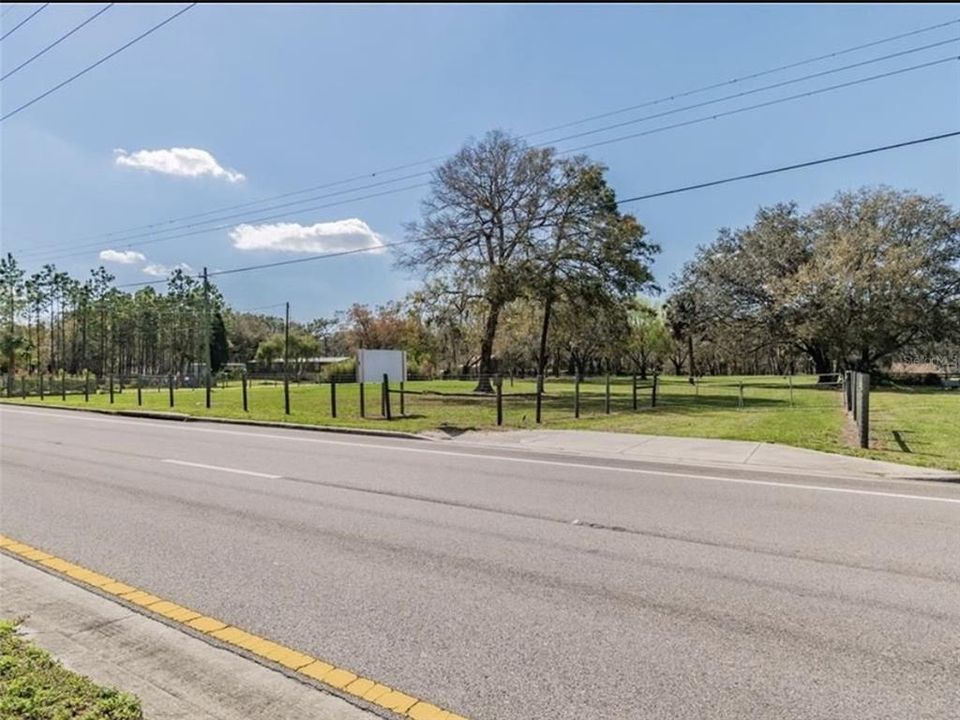 待售: $639,000 (5.07 acres)