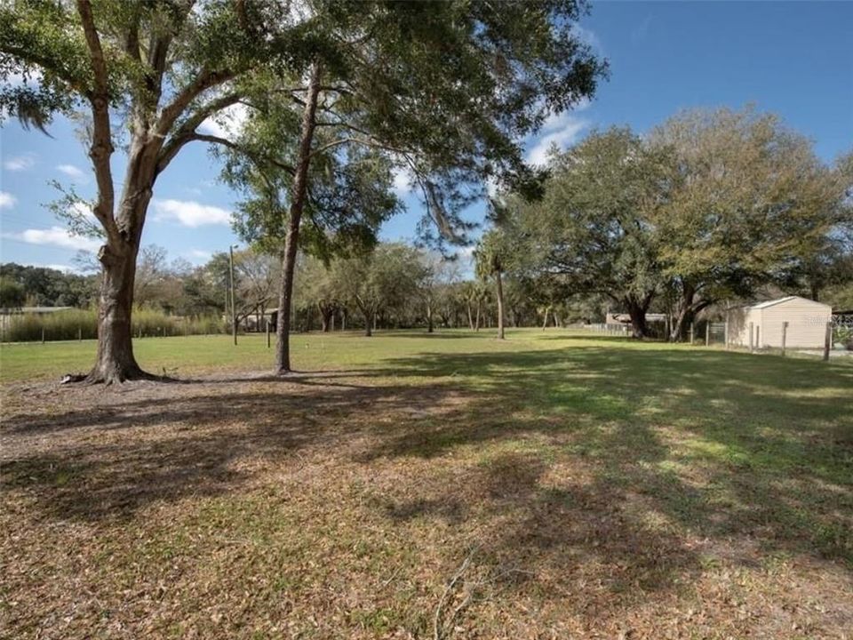 待售: $639,000 (5.07 acres)