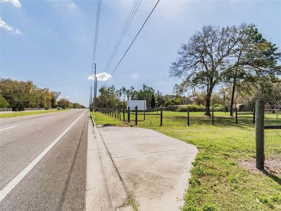 待售: $639,000 (5.07 acres)