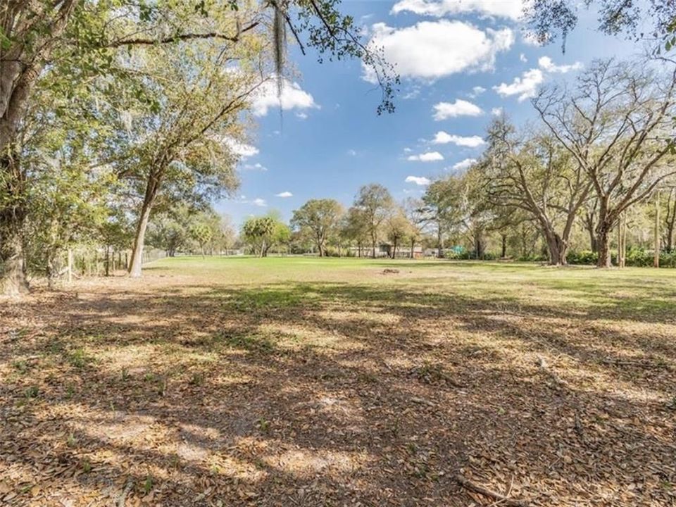 待售: $639,000 (5.07 acres)