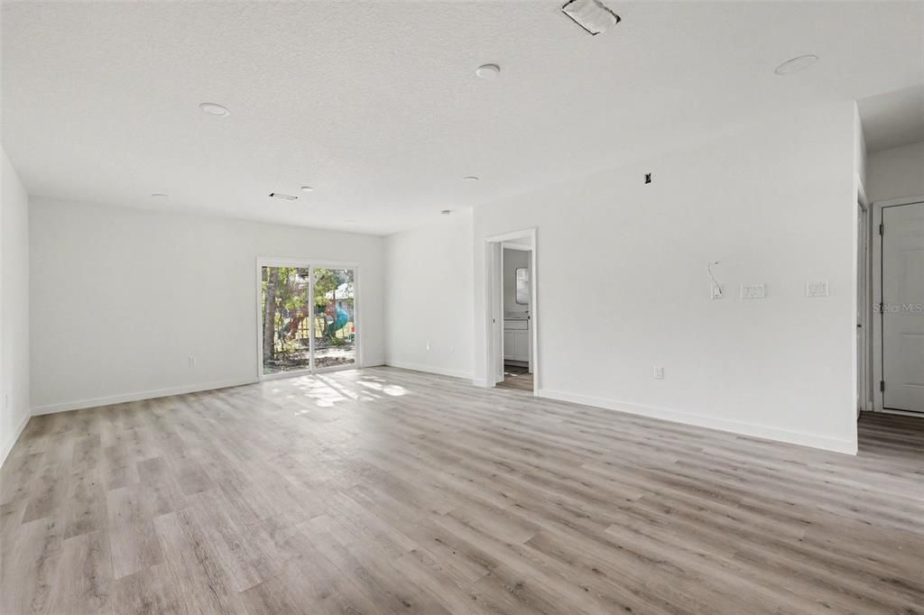 For Sale: $269,000 (3 beds, 2 baths, 1399 Square Feet)
