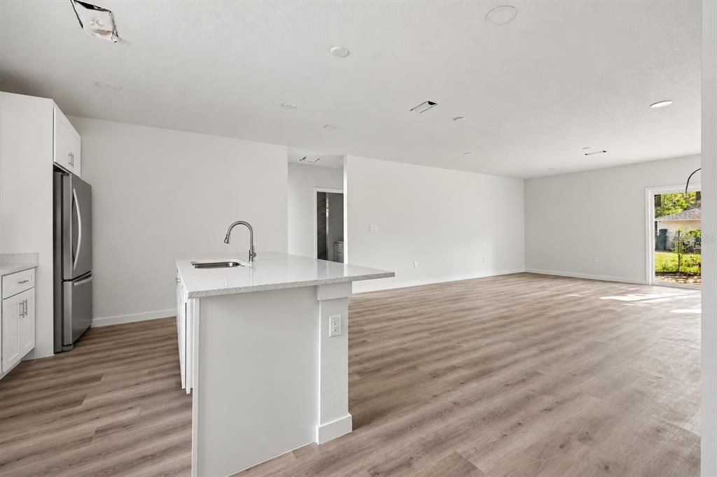 For Sale: $269,000 (3 beds, 2 baths, 1399 Square Feet)