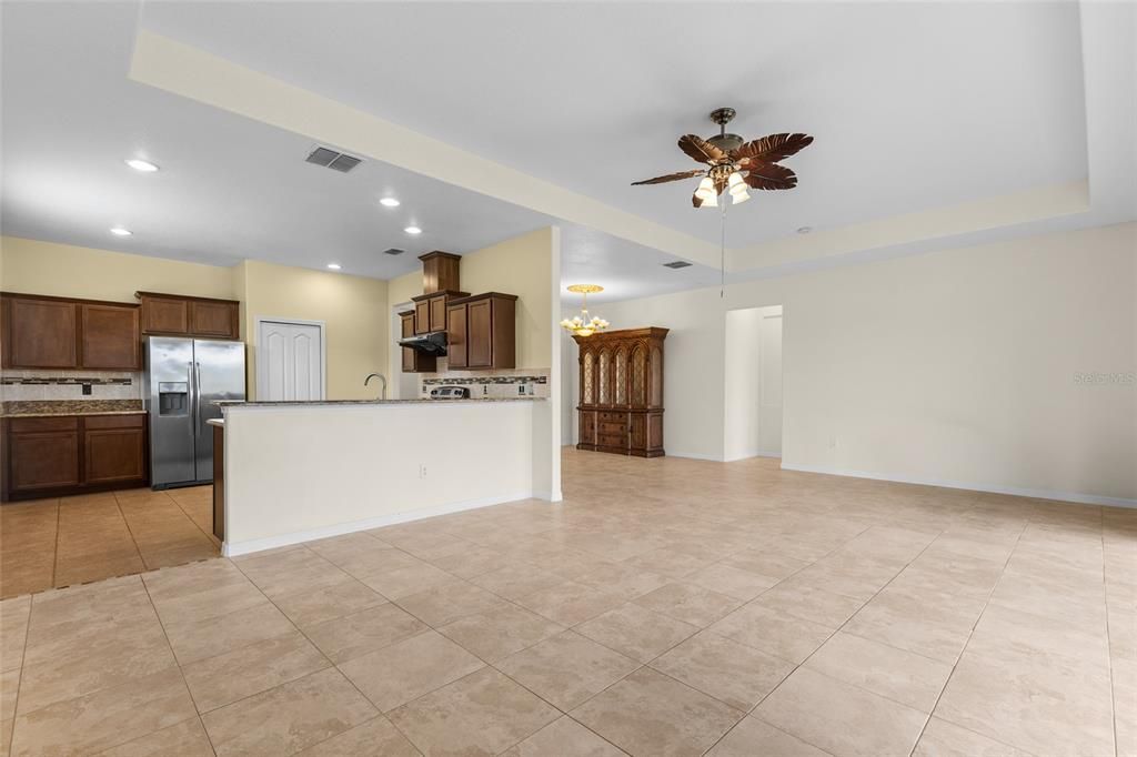 For Sale: $335,000 (3 beds, 2 baths, 1818 Square Feet)