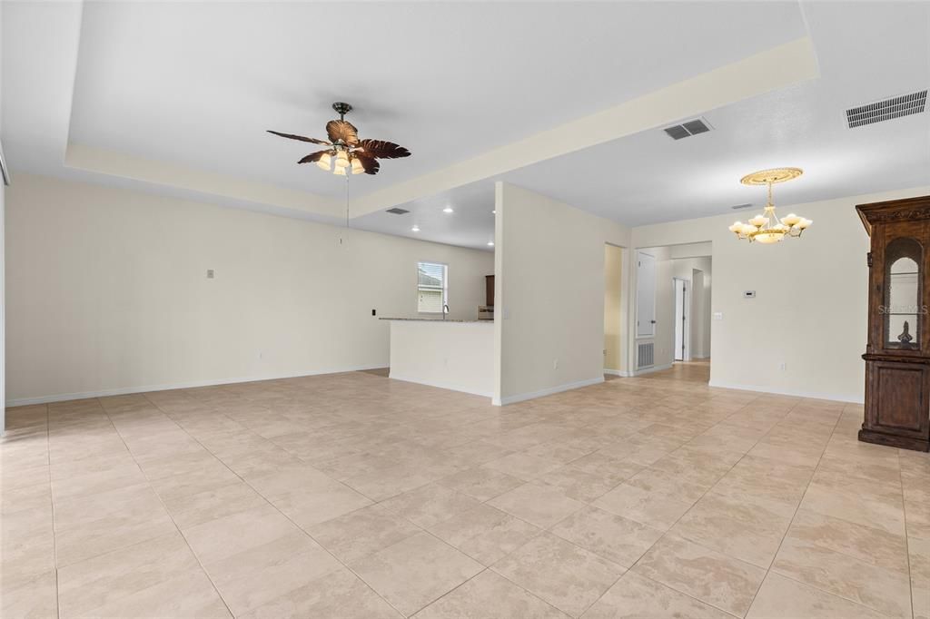 For Sale: $335,000 (3 beds, 2 baths, 1818 Square Feet)