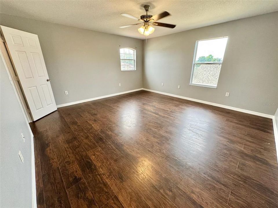 For Rent: $2,300 (4 beds, 2 baths, 2007 Square Feet)