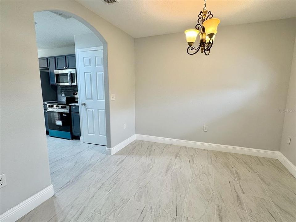 For Rent: $2,300 (4 beds, 2 baths, 2007 Square Feet)