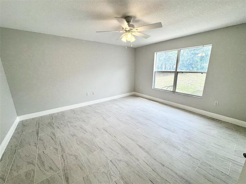 For Rent: $2,300 (4 beds, 2 baths, 2007 Square Feet)
