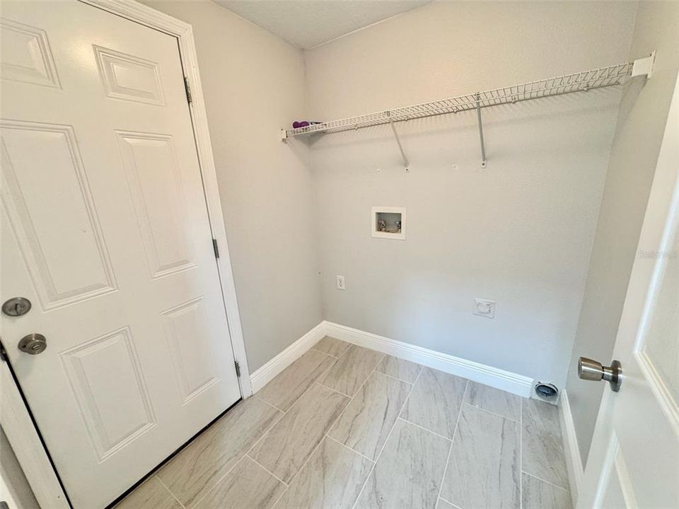 For Rent: $2,300 (4 beds, 2 baths, 2007 Square Feet)