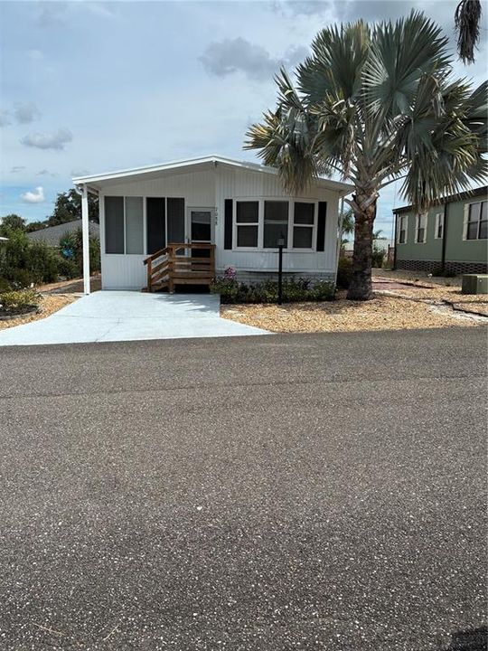 For Sale: $140,000 (2 beds, 2 baths, 792 Square Feet)