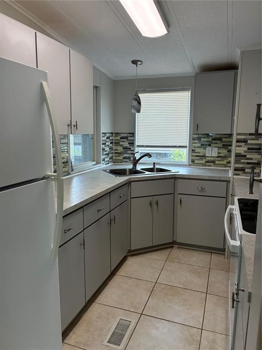 For Sale: $140,000 (2 beds, 2 baths, 792 Square Feet)