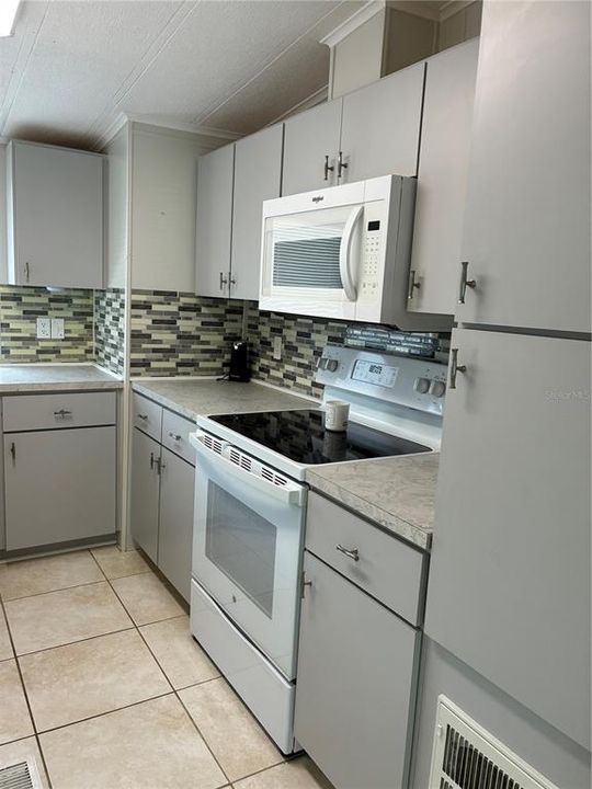 For Sale: $140,000 (2 beds, 2 baths, 792 Square Feet)