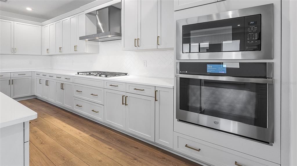 For Sale: $559,990 (3 beds, 3 baths, 2289 Square Feet)