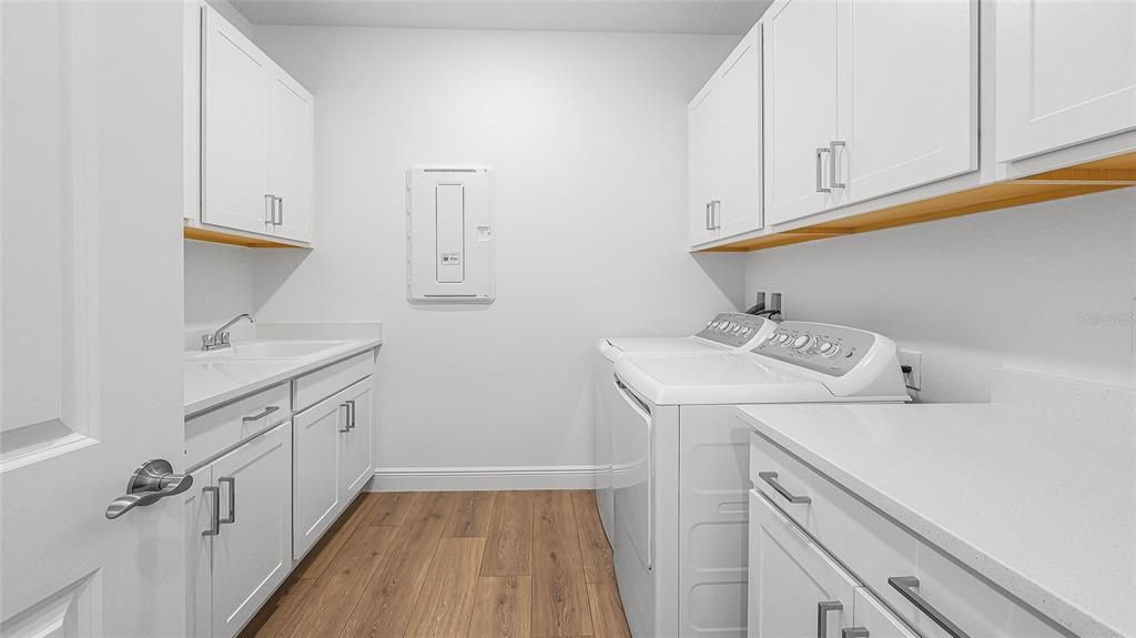 For Sale: $559,990 (3 beds, 3 baths, 2289 Square Feet)