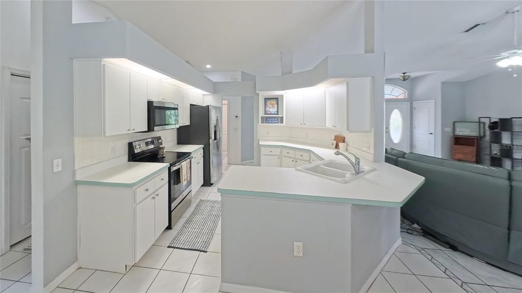 For Sale: $329,900 (3 beds, 2 baths, 1781 Square Feet)