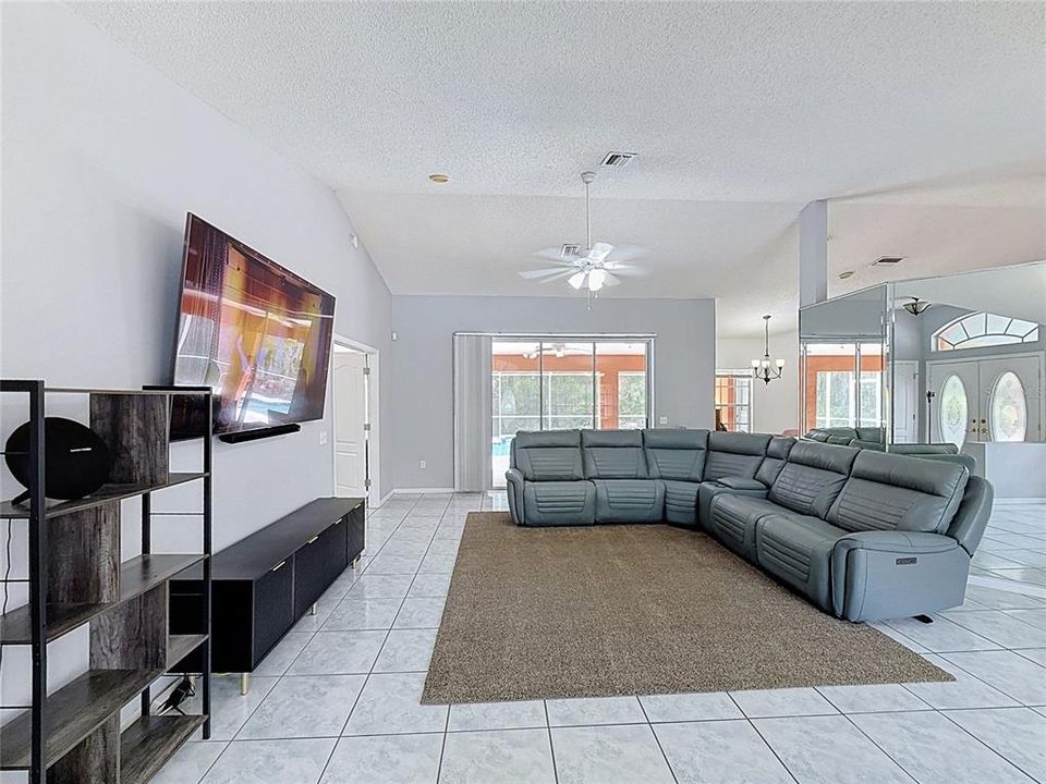 For Sale: $329,900 (3 beds, 2 baths, 1781 Square Feet)