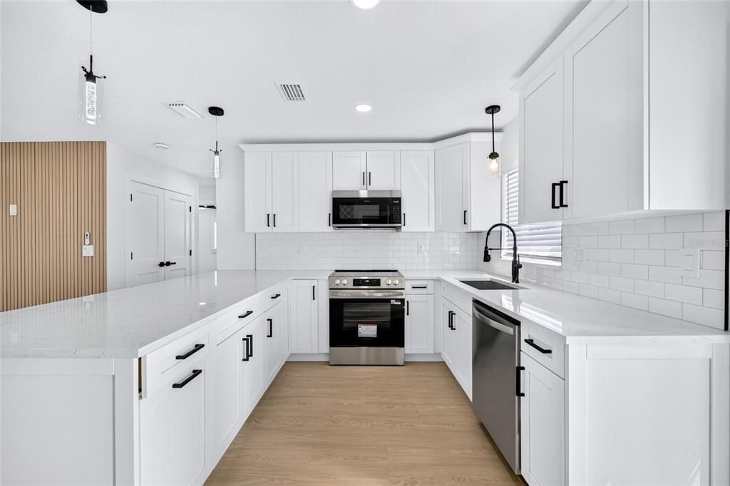 For Sale: $415,000 (3 beds, 2 baths, 1122 Square Feet)