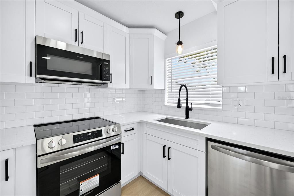 For Sale: $415,000 (3 beds, 2 baths, 1122 Square Feet)