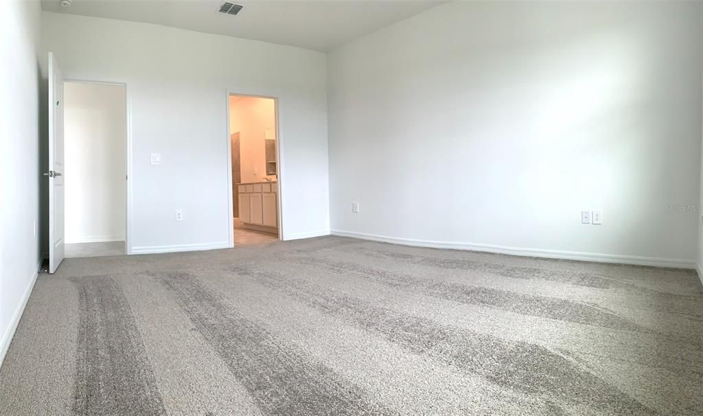For Rent: $2,800 (4 beds, 2 baths, 1843 Square Feet)