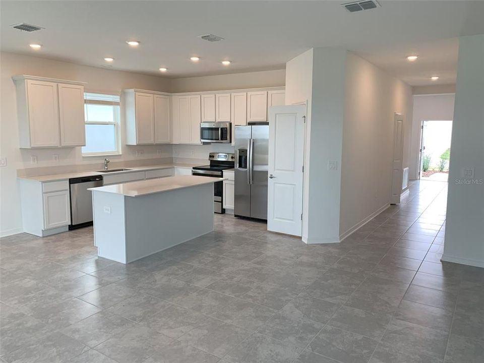 For Rent: $2,800 (4 beds, 2 baths, 1843 Square Feet)