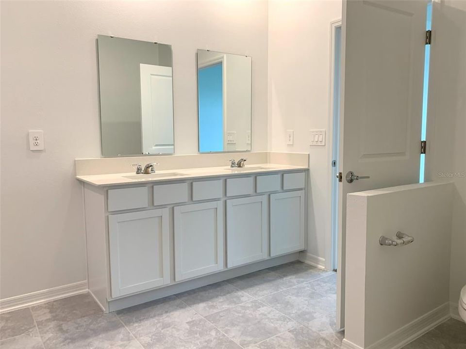For Rent: $2,800 (4 beds, 2 baths, 1843 Square Feet)