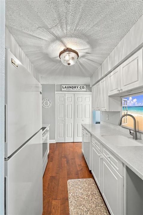 For Sale: $179,000 (3 beds, 2 baths, 1584 Square Feet)