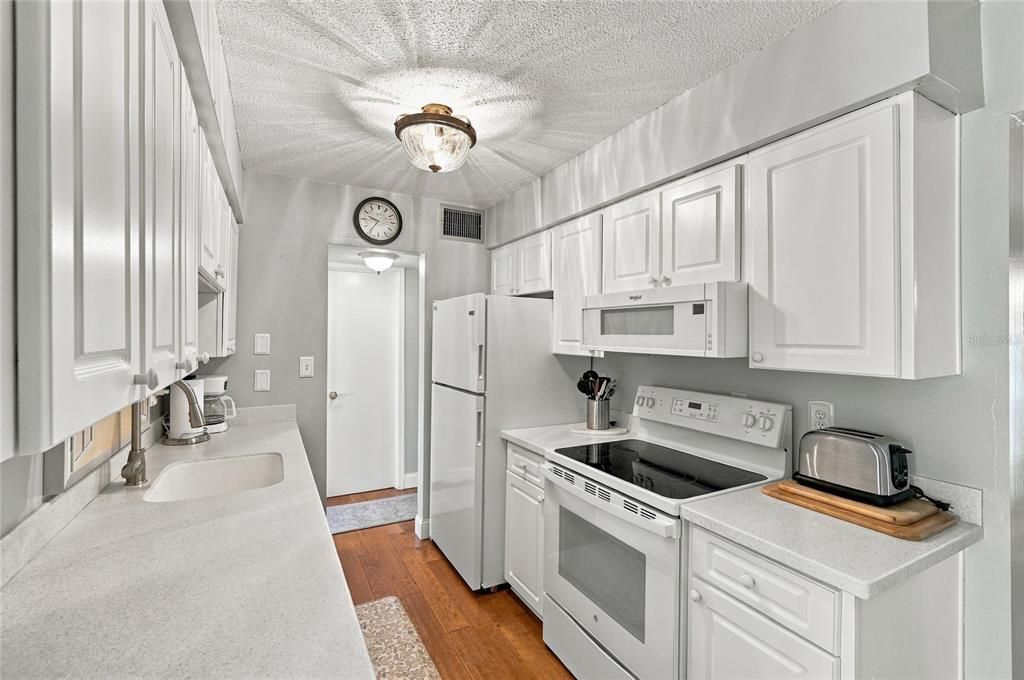 For Sale: $179,000 (3 beds, 2 baths, 1584 Square Feet)
