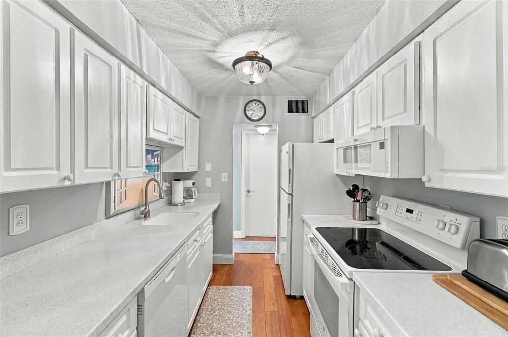 For Sale: $179,000 (3 beds, 2 baths, 1584 Square Feet)