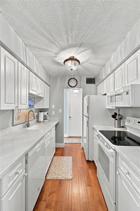 For Sale: $179,000 (3 beds, 2 baths, 1584 Square Feet)