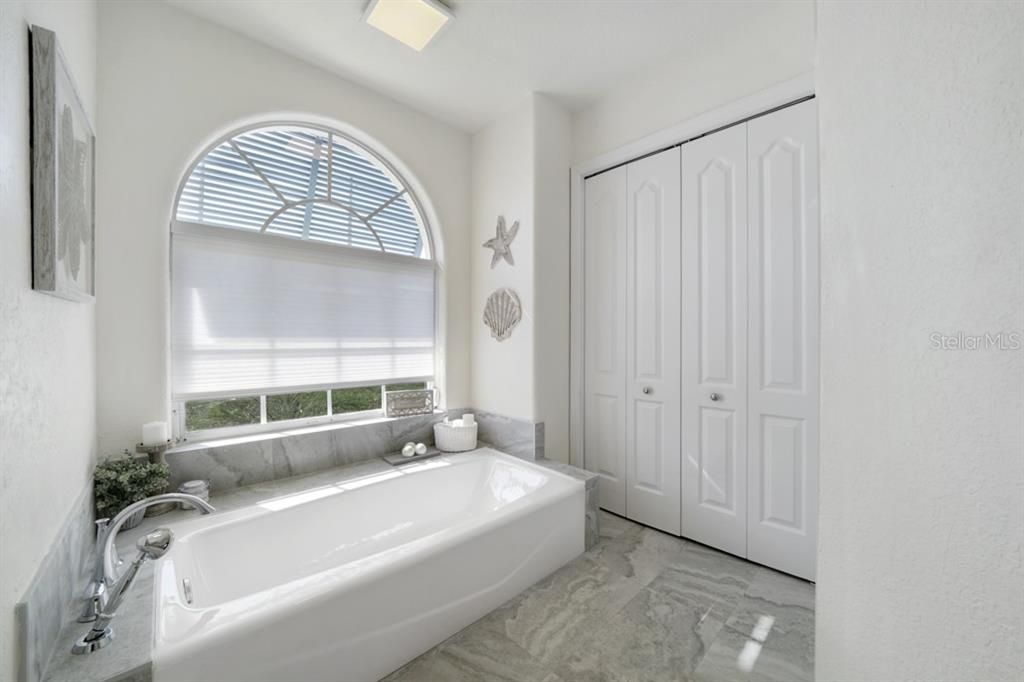 For Sale: $479,000 (3 beds, 2 baths, 2269 Square Feet)