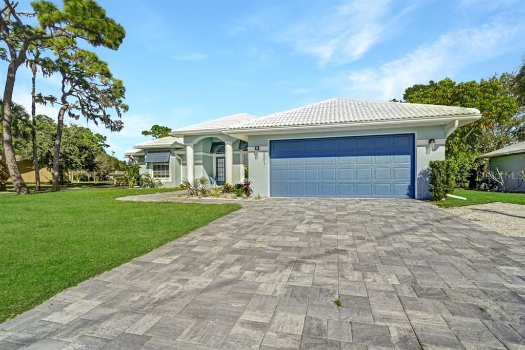 For Sale: $479,000 (3 beds, 2 baths, 2269 Square Feet)