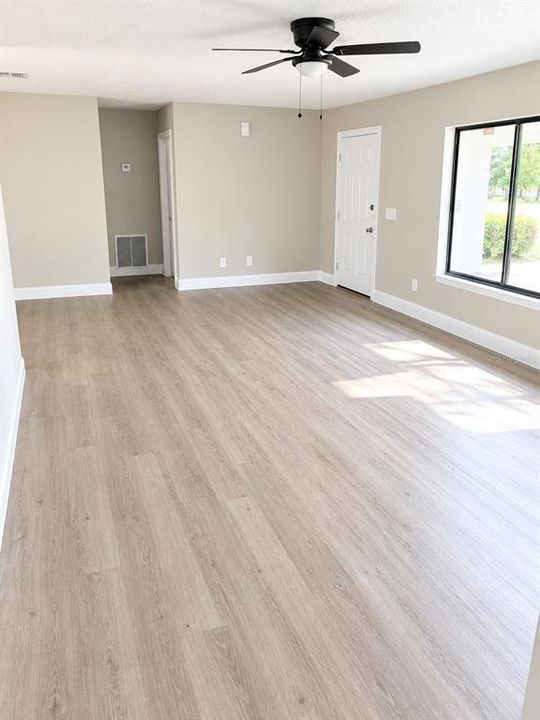 En Venta: $330,000 (3 camas, 2 baños, 1404 Pies cuadrados)