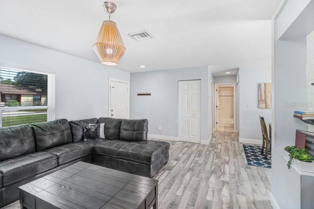 For Sale: $348,000 (3 beds, 2 baths, 1255 Square Feet)