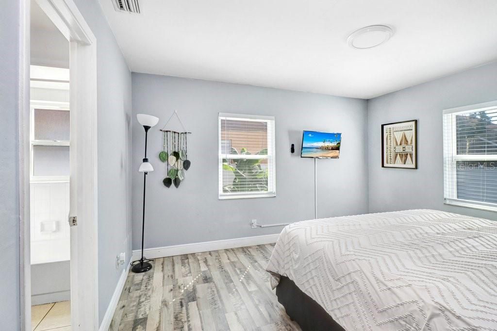 For Sale: $348,000 (3 beds, 2 baths, 1255 Square Feet)