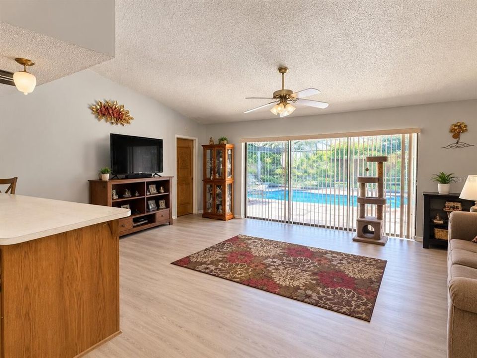 En Venta: $219,900 (2 camas, 2 baños, 1156 Pies cuadrados)