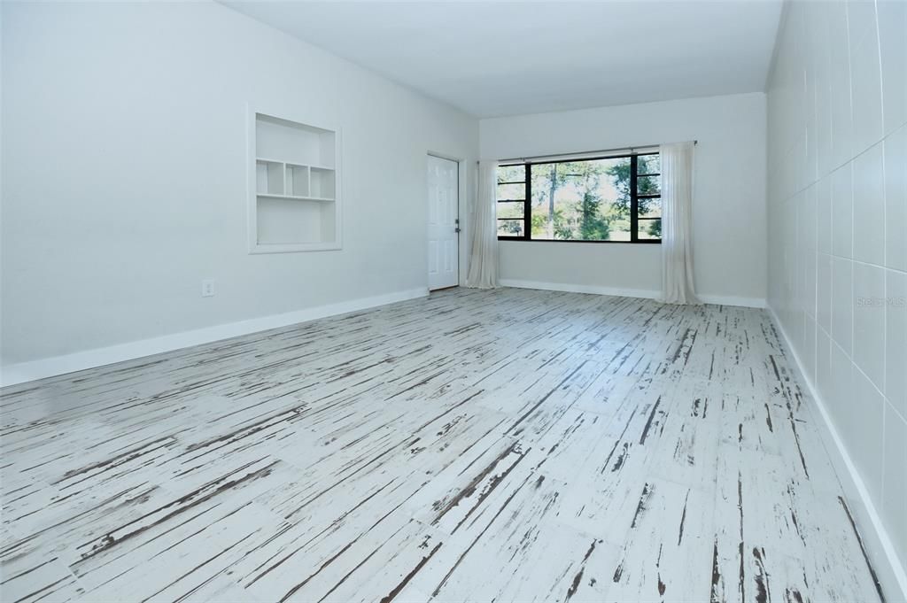 For Rent: $2,300 (2 beds, 1 baths, 1152 Square Feet)