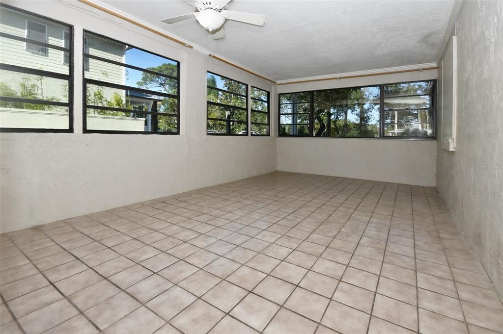 For Rent: $2,300 (2 beds, 1 baths, 1152 Square Feet)