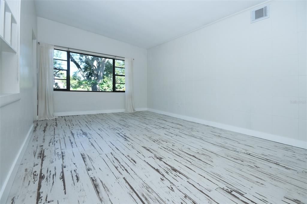 For Rent: $2,300 (2 beds, 1 baths, 1152 Square Feet)