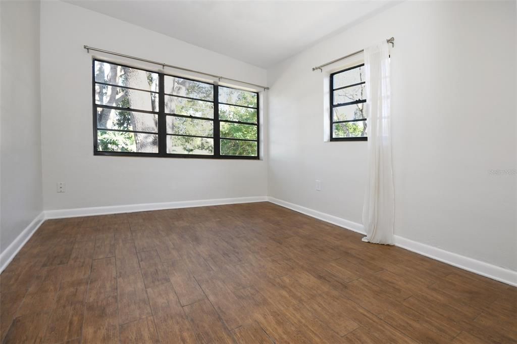 For Rent: $2,300 (2 beds, 1 baths, 1152 Square Feet)