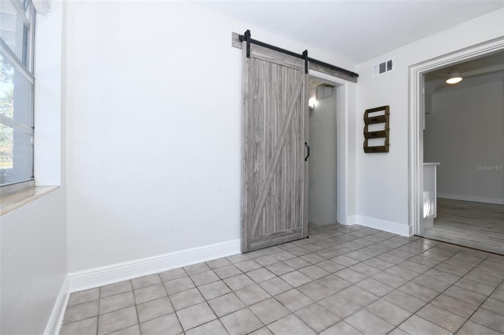 For Rent: $2,300 (2 beds, 1 baths, 1152 Square Feet)