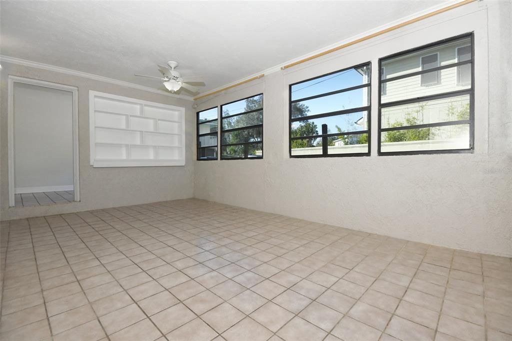 For Rent: $2,300 (2 beds, 1 baths, 1152 Square Feet)