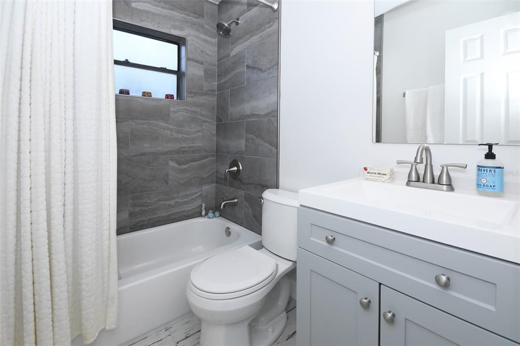 For Rent: $2,300 (2 beds, 1 baths, 1152 Square Feet)