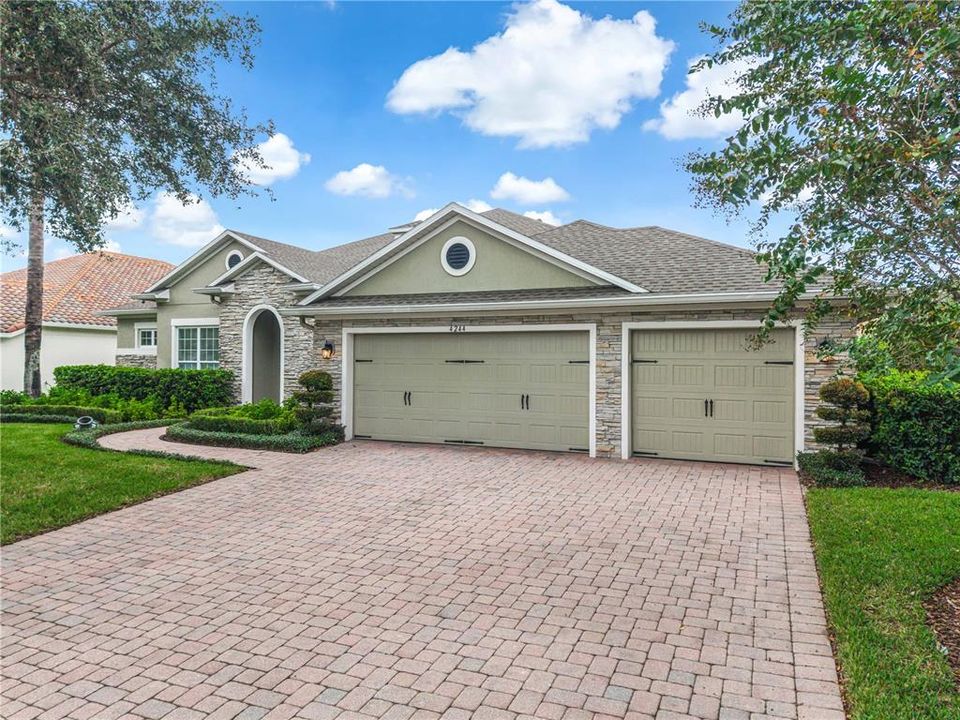 For Sale: $950,000 (4 beds, 4 baths, 3630 Square Feet)