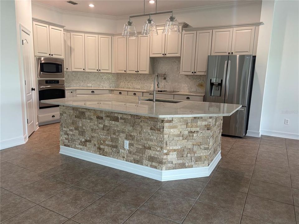 For Sale: $950,000 (4 beds, 4 baths, 3630 Square Feet)