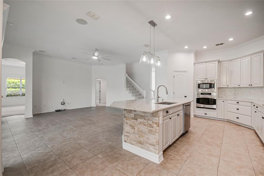 For Sale: $950,000 (4 beds, 4 baths, 3630 Square Feet)