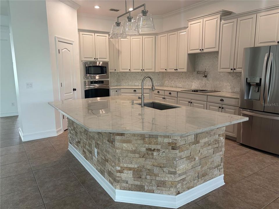 For Sale: $950,000 (4 beds, 4 baths, 3630 Square Feet)