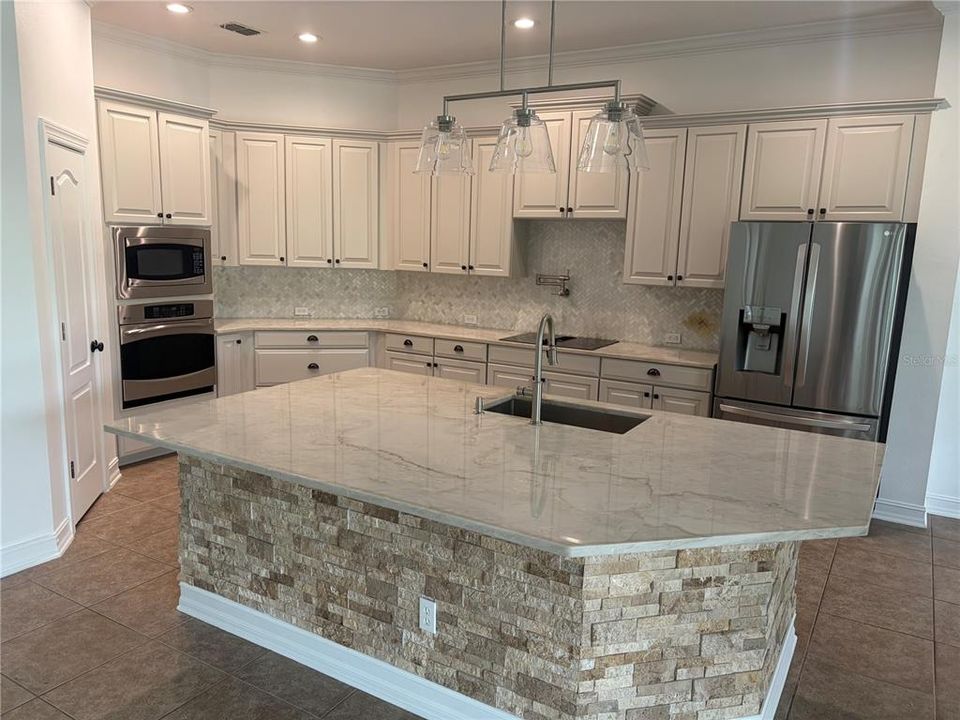 For Sale: $950,000 (4 beds, 4 baths, 3630 Square Feet)