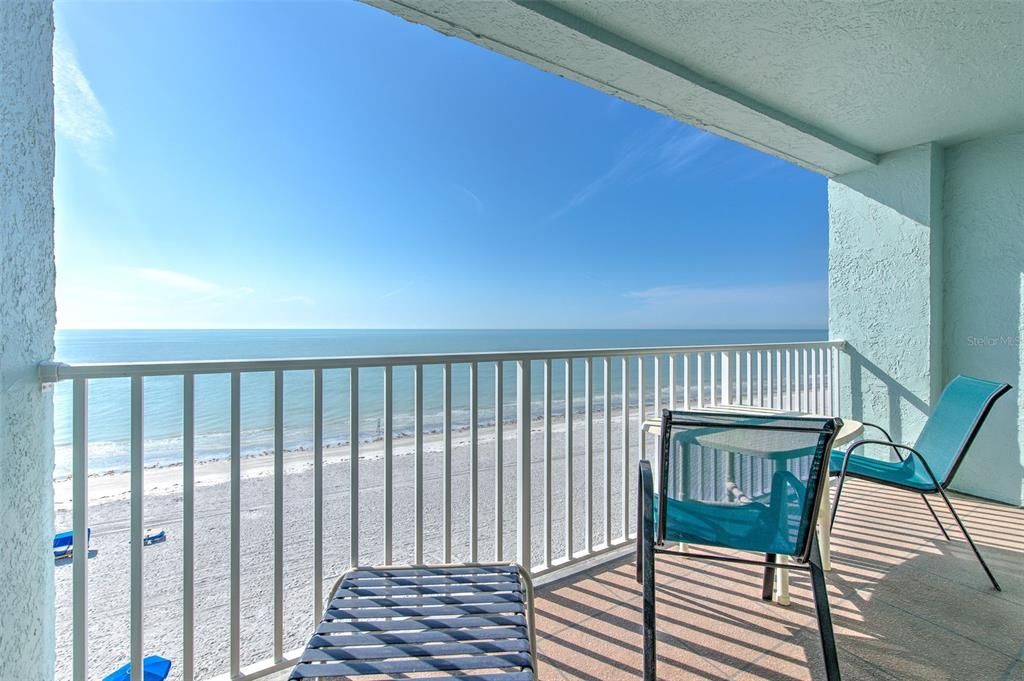 For Sale: $660,000 (1 beds, 1 baths, 895 Square Feet)