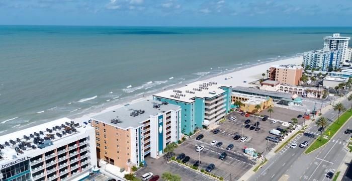 For Sale: $660,000 (1 beds, 1 baths, 895 Square Feet)