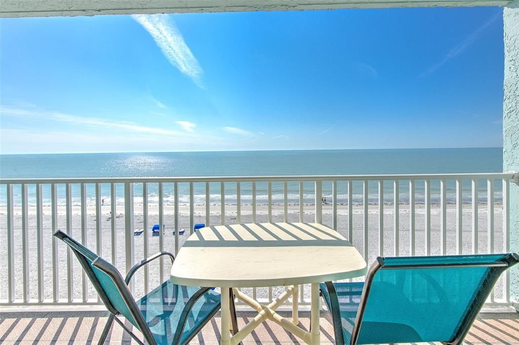 For Sale: $660,000 (1 beds, 1 baths, 895 Square Feet)