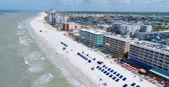 For Sale: $660,000 (1 beds, 1 baths, 895 Square Feet)